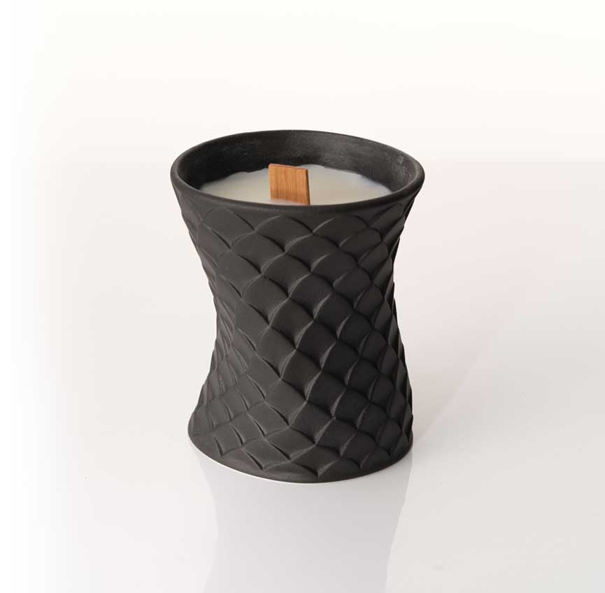 流鳞系列香薰蜡烛黑  - 庭院雪松